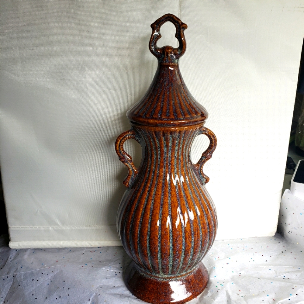 Genuine Regal China Liquor Bottle A creation of James B. Beam Distilling Co.1979
